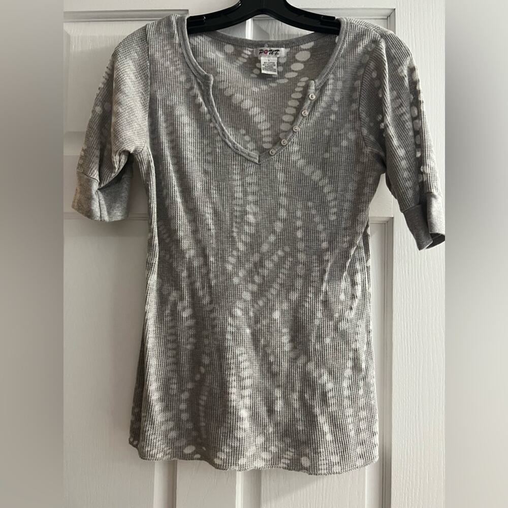Pout Womens Large Henley Top Gray Tie Dye Waffle Knit 1/2 Sleeve EUC